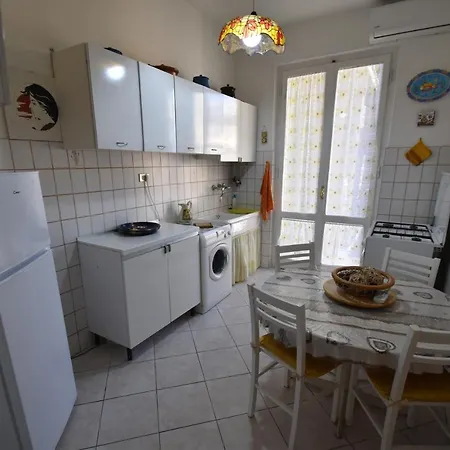 Appartamento Rondine - Centrale A 100 Mt Dal Mare *